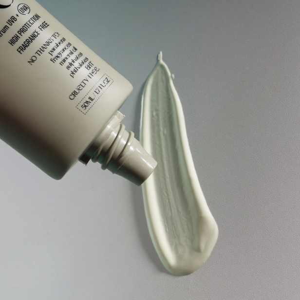 pol_pl_NERDS-Lightweight-Hydrate-UV-Defense-Lotion-SPF50-Nawilzajacy-Krem-Przeciwsloneczny-SPF50-50ml-26022_2.webp