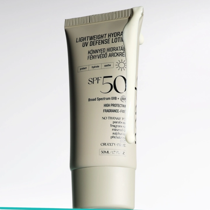 pol_pl_NERDS-Lightweight-Hydrate-UV-Defense-Lotion-SPF50-Nawilzajacy-Krem-Przeciwsloneczny-SPF50-50ml-26022_1.webp