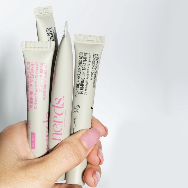 pol_pl_NERDS-Peptide-Hyaluronic-Acid-Plumping-Lip-Treatment-2-Matrixyl-Synthe6-1-Hyacolor-Peptydowe-Serum-do-Ust-z-Kwasem-Hialuronowym-10ml-26023_1.webp